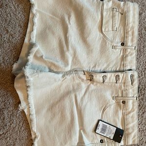 Mossimo white wash Jean shorts 10 NWT